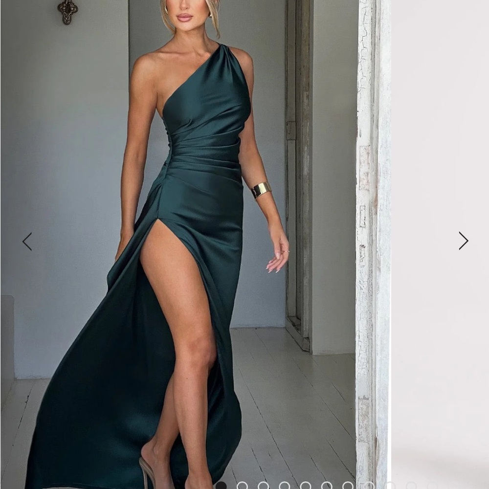 Elegant One-Shoulder Green Dress